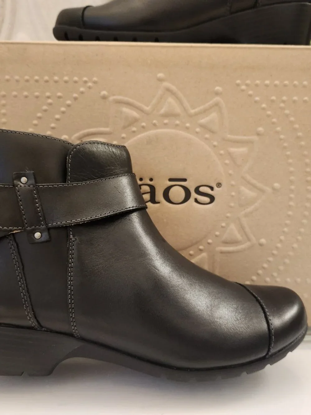 TAOS Black Leather 